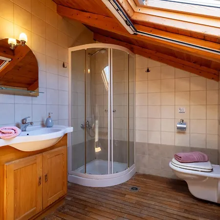 Stone House Ferienhaus *