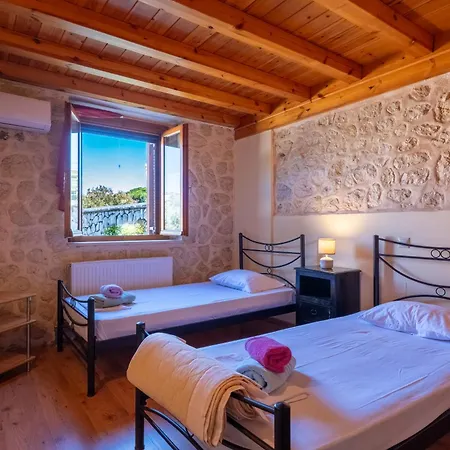 Ferienhaus Stone House Katouna