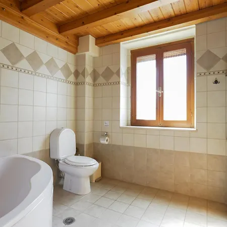 Stone House Ferienhaus *